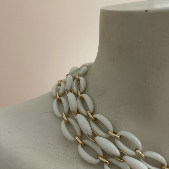 4/$100 WEST GETMANY Elegant White and Gold Women's LUCITE Necklace 💜 - Picture 3 of 7
